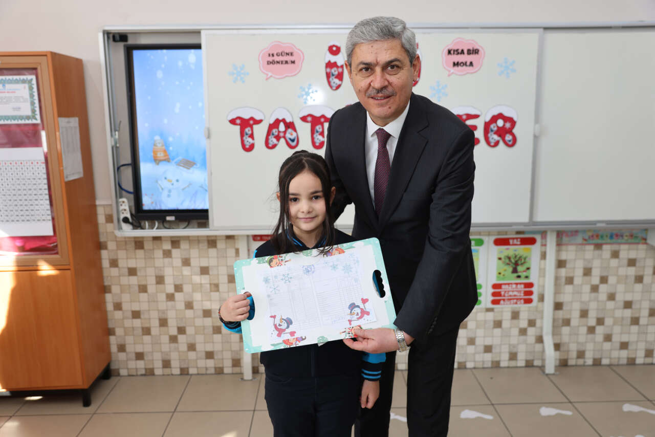 Selçuklu’da öğrenciler karnelerini böyle aldı 18